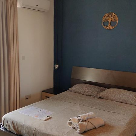 Airport Accommodation Bedroom With Bathroom Self Check In And Self Check Out Air-Condition Included Mqabba Екстер'єр фото