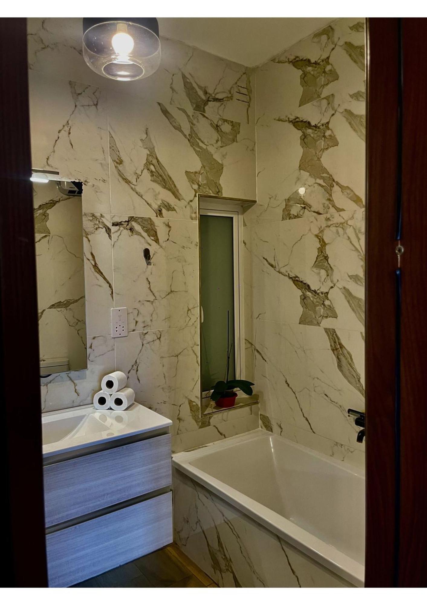 Airport Accommodation Bedroom With Bathroom Self Check In And Self Check Out Air-Condition Included Mqabba Екстер'єр фото