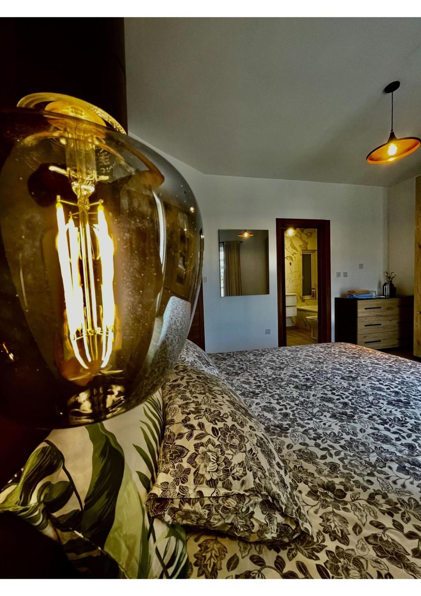 Airport Accommodation Bedroom With Bathroom Self Check In And Self Check Out Air-Condition Included Mqabba Екстер'єр фото